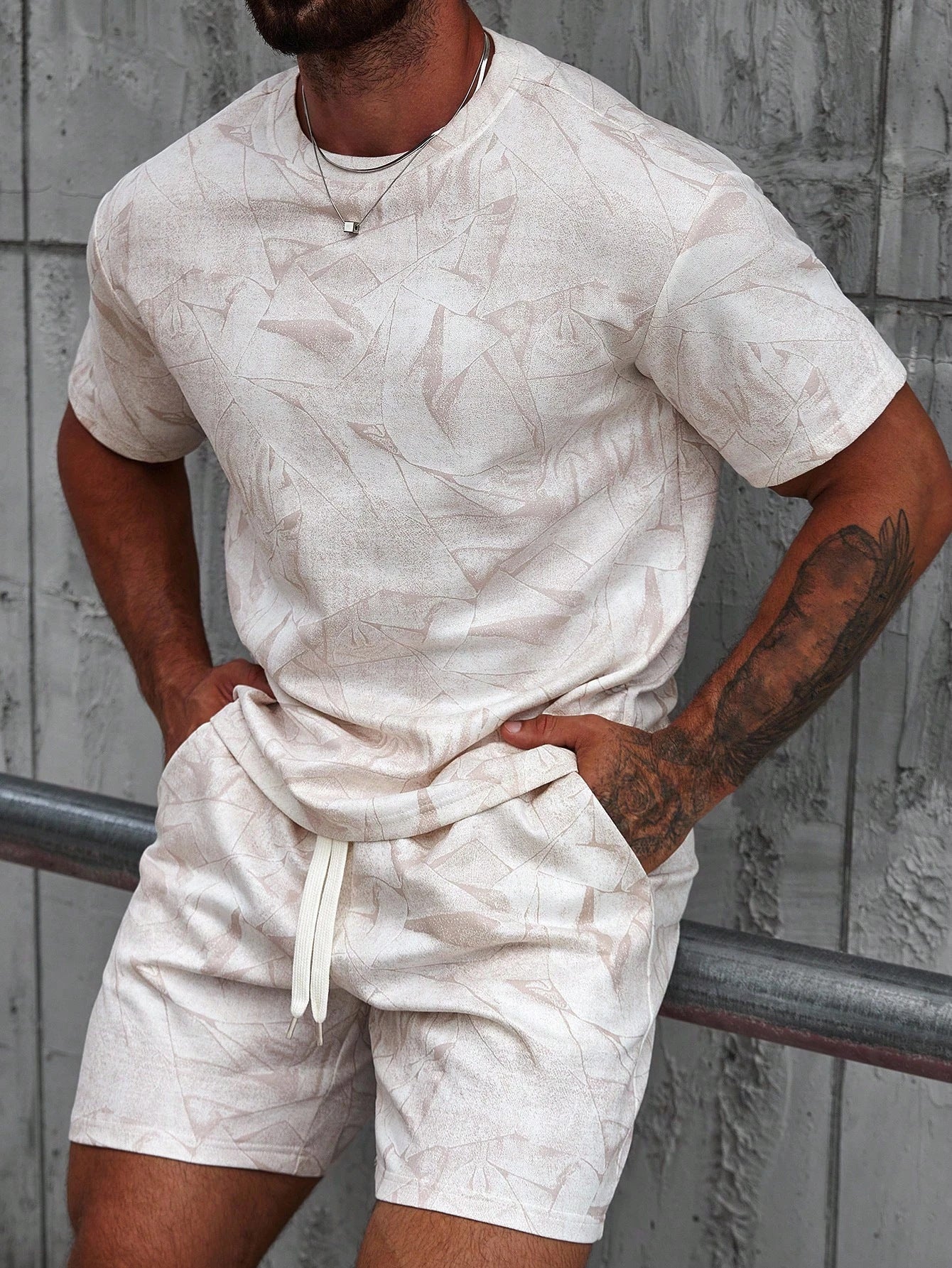 🔥Men's geometric print short-sleeved T-shirt paired with drawstring shorts two-piece set