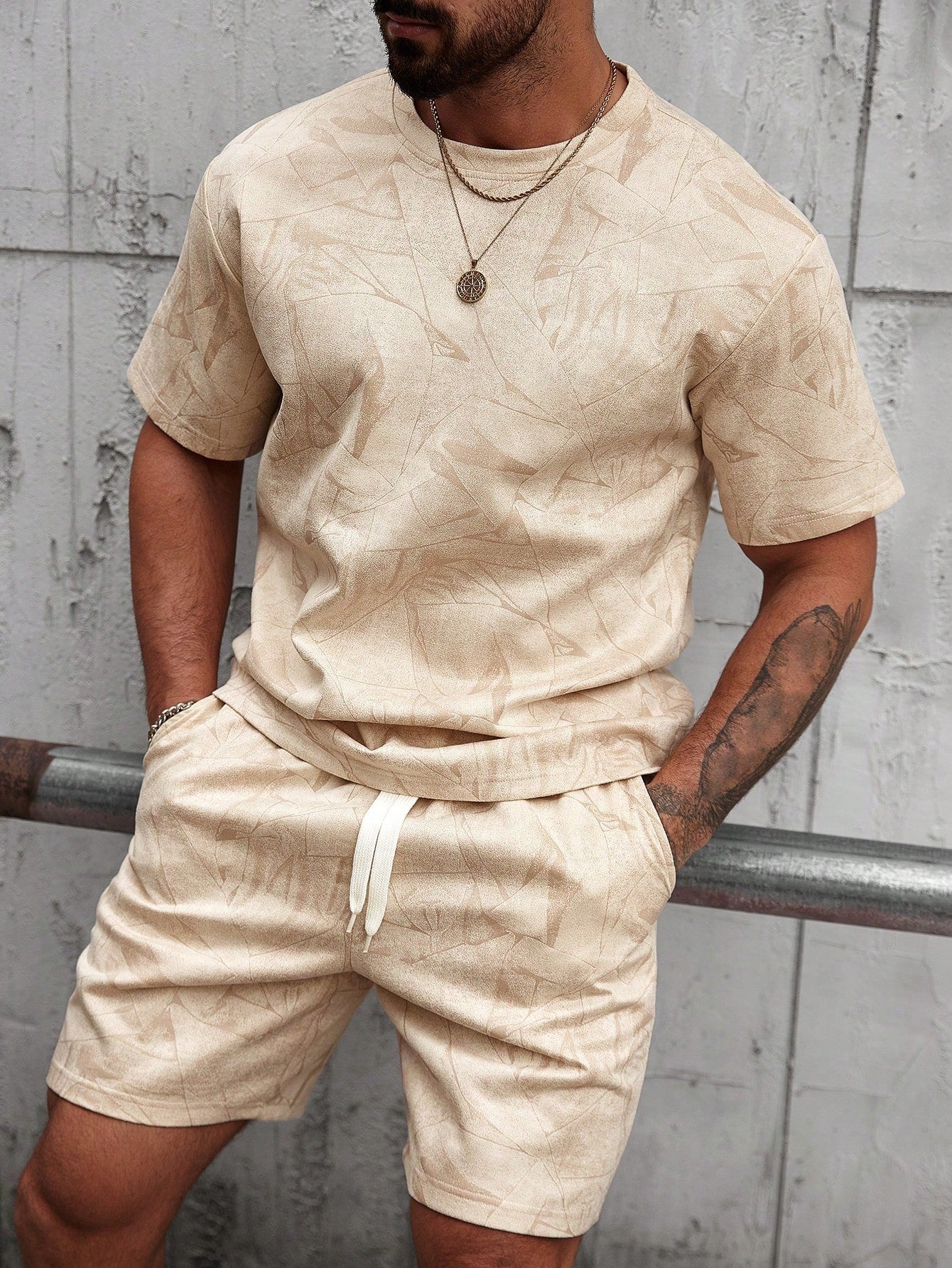 🔥Men's geometric print short-sleeved T-shirt paired with drawstring shorts two-piece set