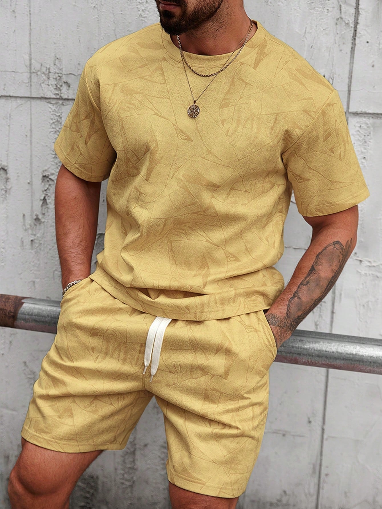🔥Men's geometric print short-sleeved T-shirt paired with drawstring shorts two-piece set
