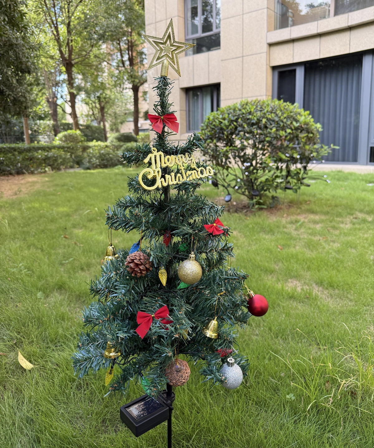 🎄 Solar Christmas Tree Garden Light – Festive Outdoor Holiday Decor